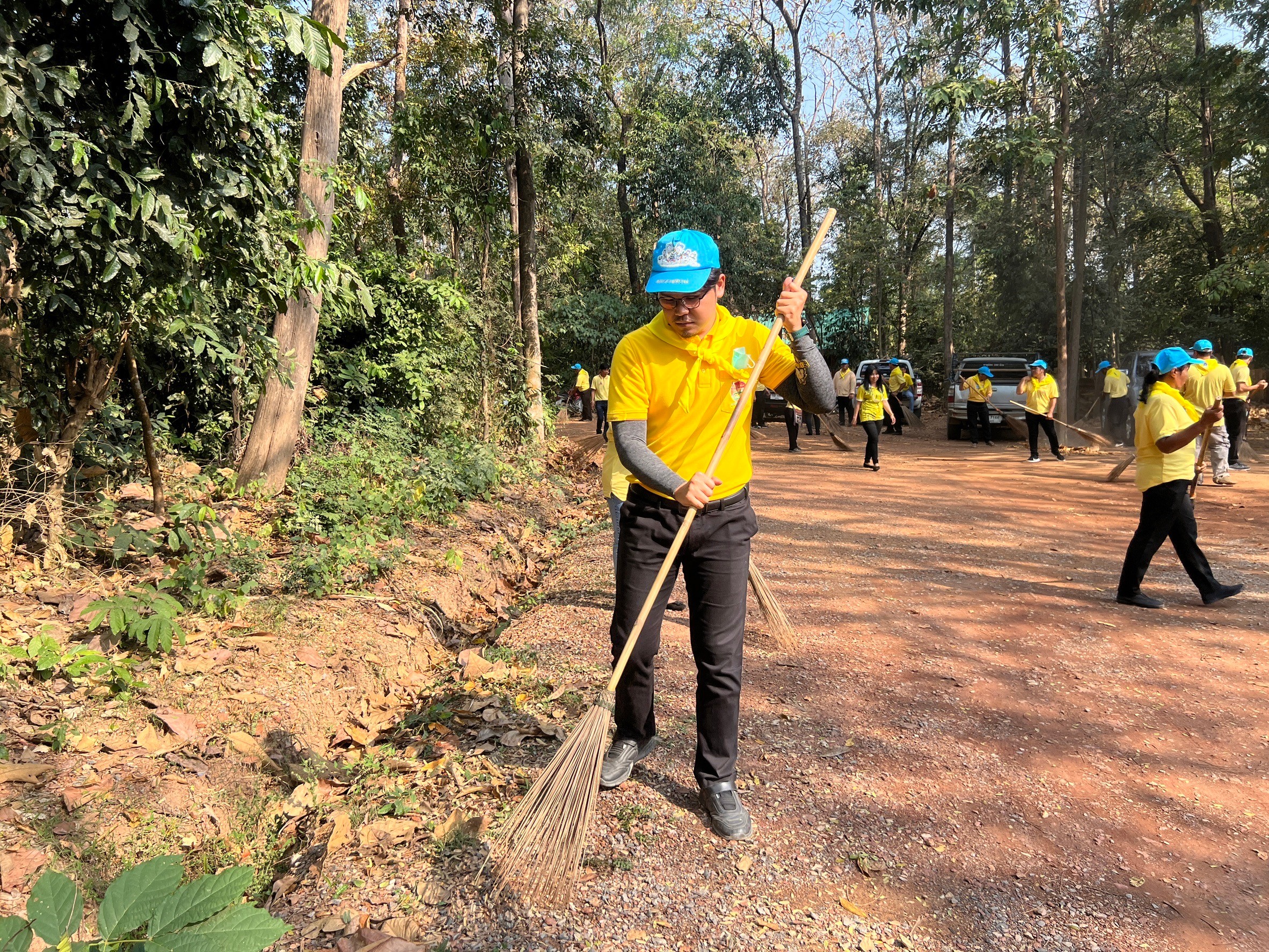 title - ส.ป.ก.สุโขทัย ร่วมกิจกรรมจิตอาสาเนื่องในวันที่ระลึกพระบาทสมเด็จพระพุทธเลิศหล้านภาลัย